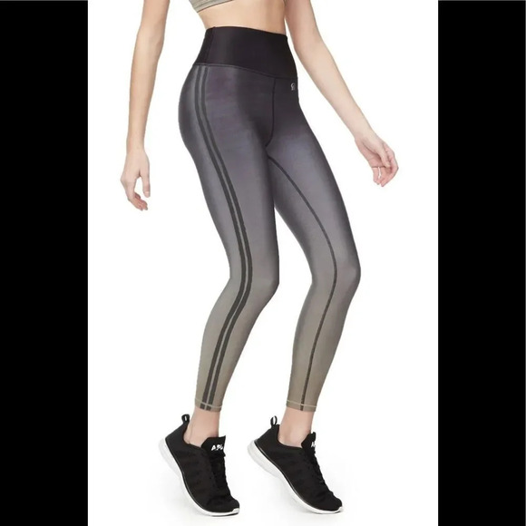 Good American
Bronze Core Strength Leggings - Picture 11 of 13
